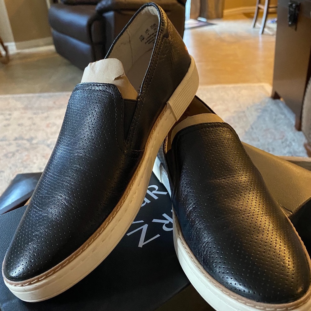 Naturalizer slip-ons size 7M